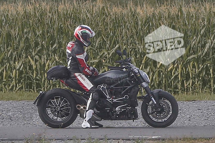 Ducati Diavel 2016