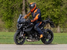 KTM 1390 Super Duke GT na pierwszych zdjęciach - nowy motocykl wkrótce trafi na rynek