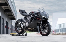 Ducati V2 dostępne w całkowicie nowym czarnym malowaniu: Prezentuje się doskonale!