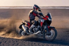 Honda Africa Twin 2024 otrzyma aktualizacje silnika i podwozia