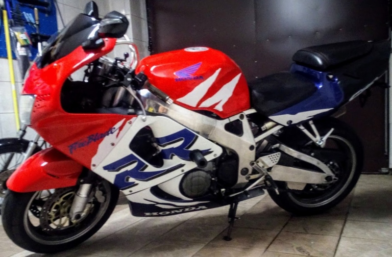 Honda CBR 900RR Fireblade SC33 19961999 Opinie