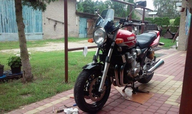 Yamaha XJR 1300